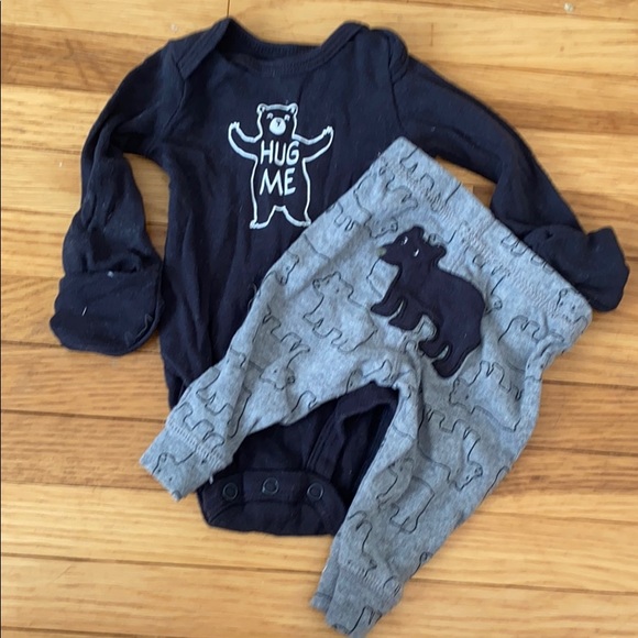 2 NB baby boy outfits - Picture 2 of 3